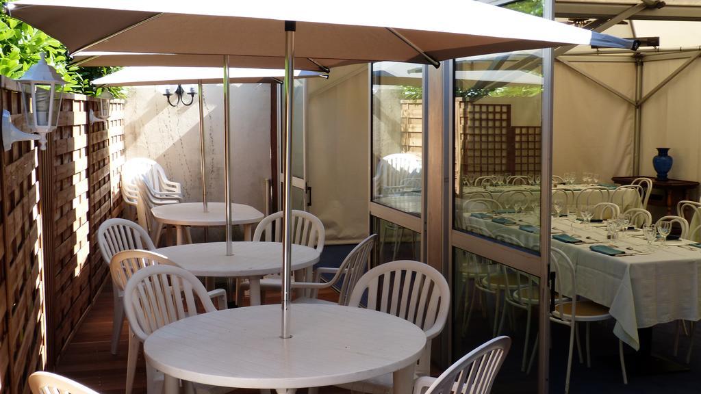 Hotel Restaurant "Le Relais" Courtenay  Bagian luar foto