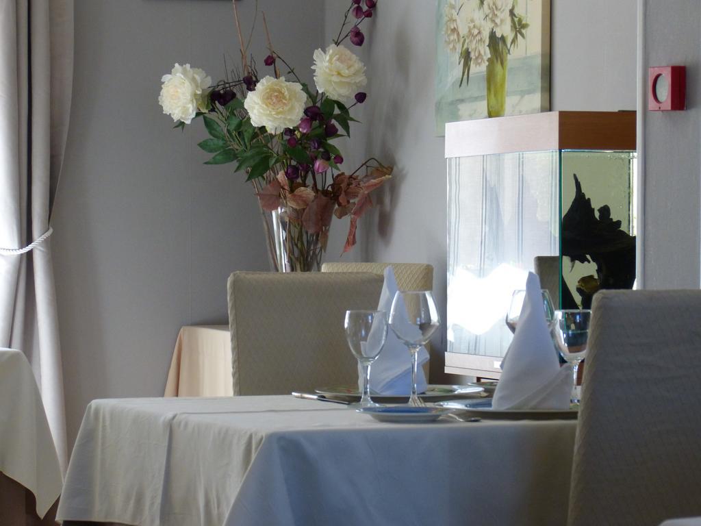 Hotel Restaurant "Le Relais" Courtenay  Ruang foto